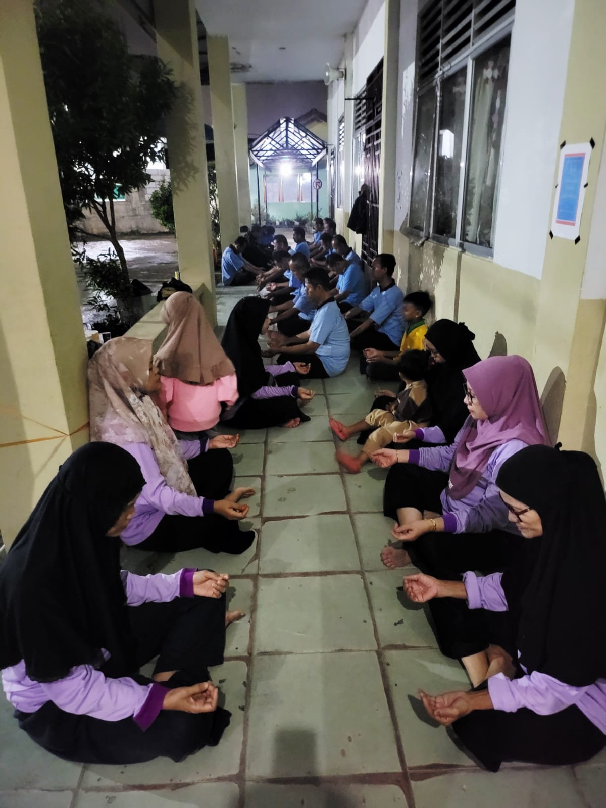 Evaluasi PPOTD Satya Buana Cabang Batam 18 Januari  2025 di Halaman Masjid Al-Amin Piayu  Saat hujan turun lebat